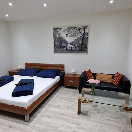 ברטיסלאבה Apartment Flora - Late Check-Out At Noon 12 O Clock For Free מראה חיצוני תמונה